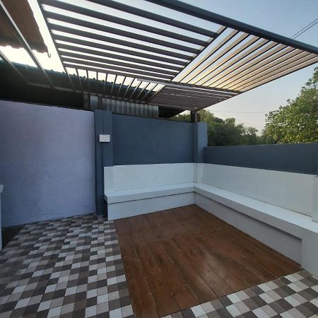 Вилла Nazrana 2Bhk Лонавала Экстерьер фото