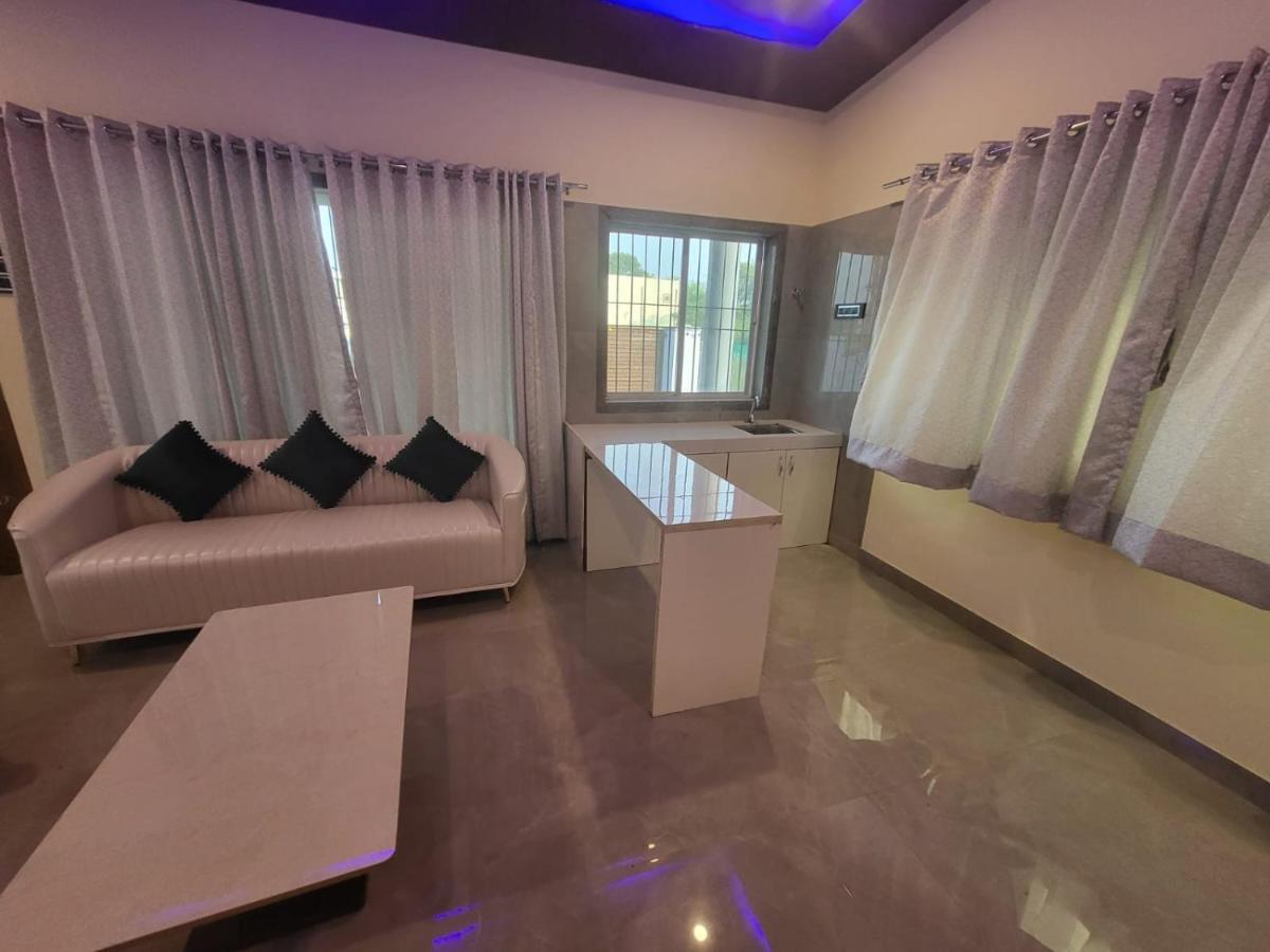 Вилла Nazrana 2Bhk Лонавала Экстерьер фото